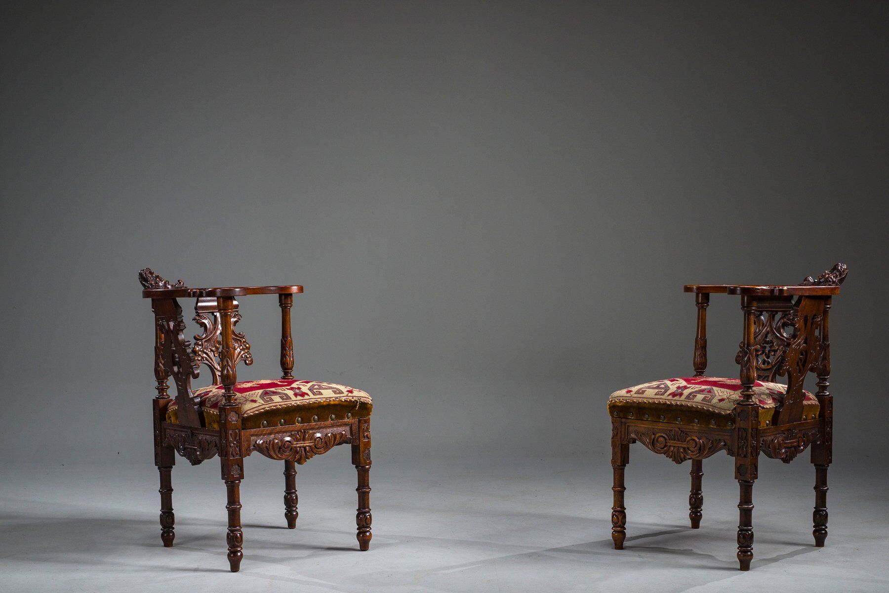 19th century Italian Renaissance style carved walnut corner chairs, set of 2