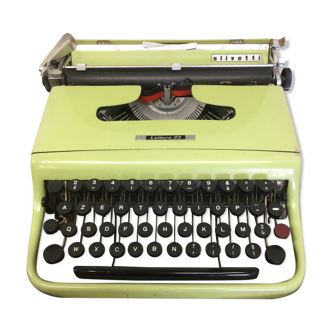 Typewriter olivetti lettera 22