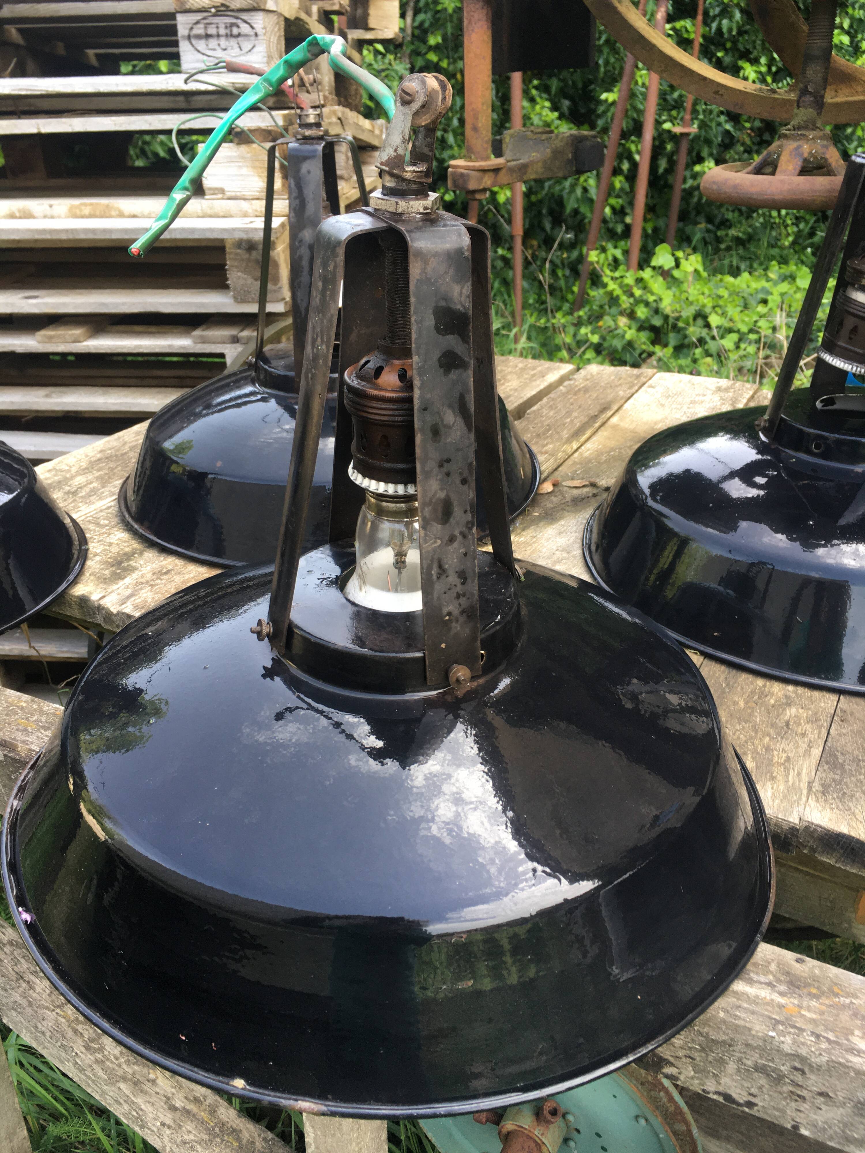 Lot of 5 black industrial lamps in good condition, 1970s *-