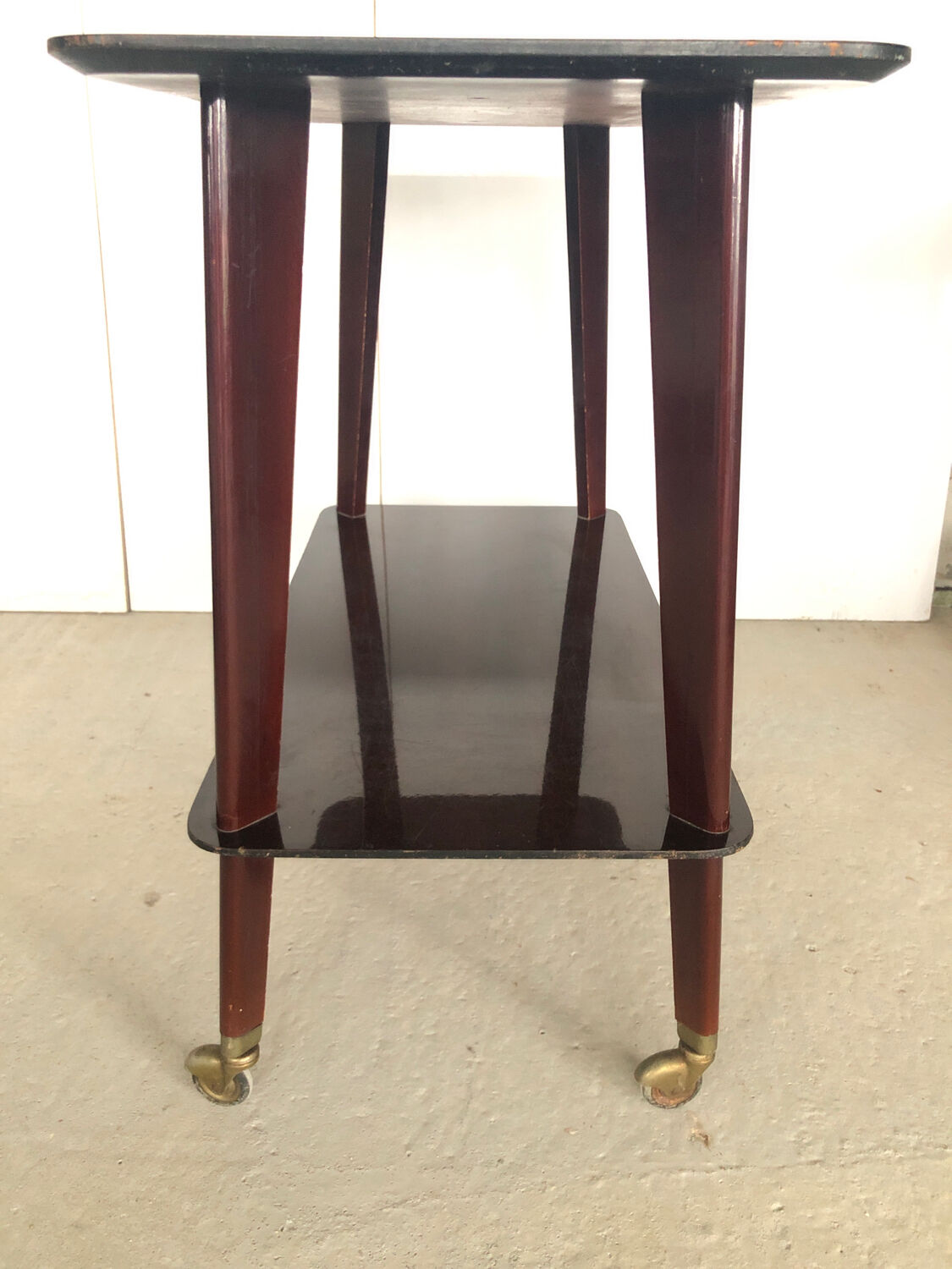 Service on wheels in Vintage varnished wood