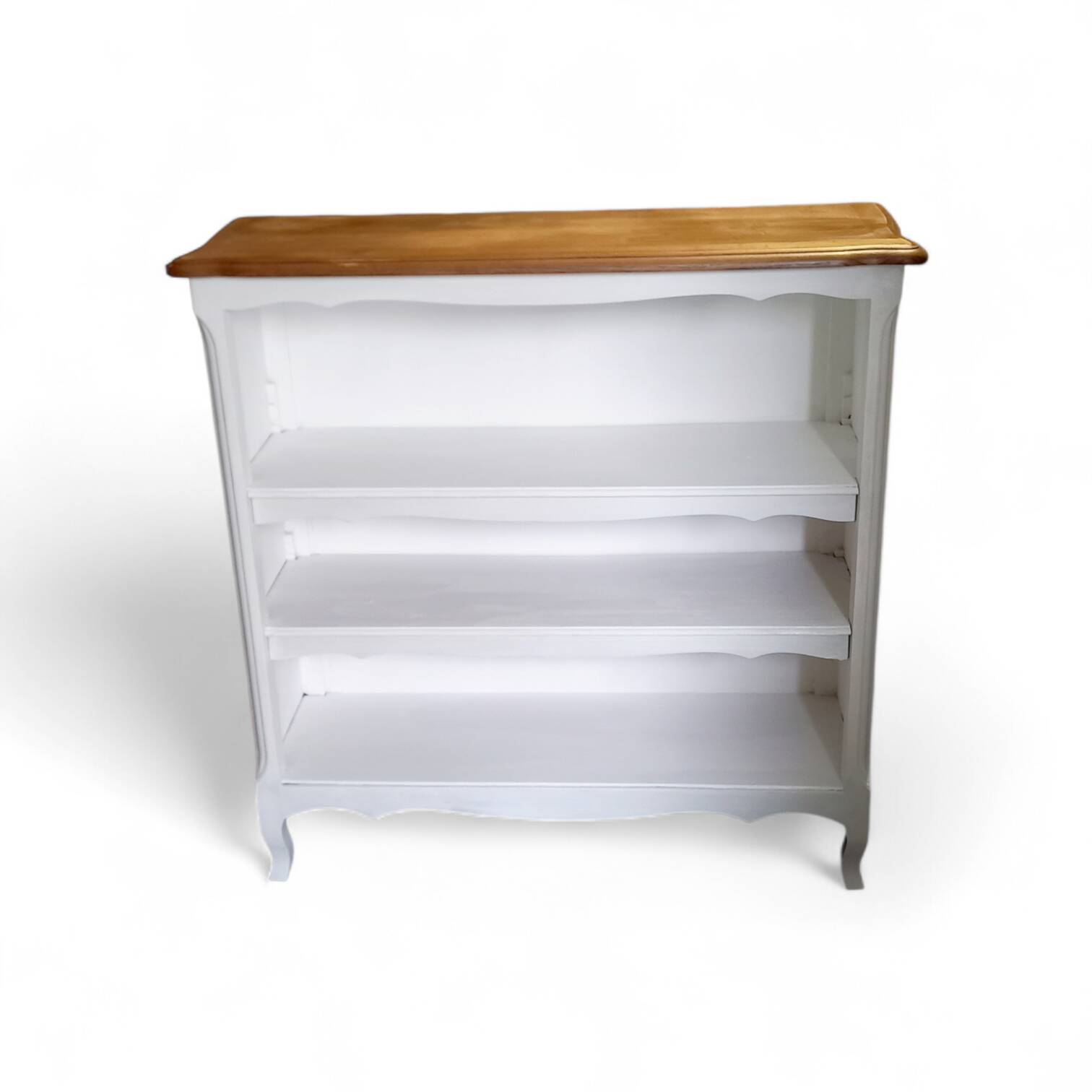 White and wood bookshelf