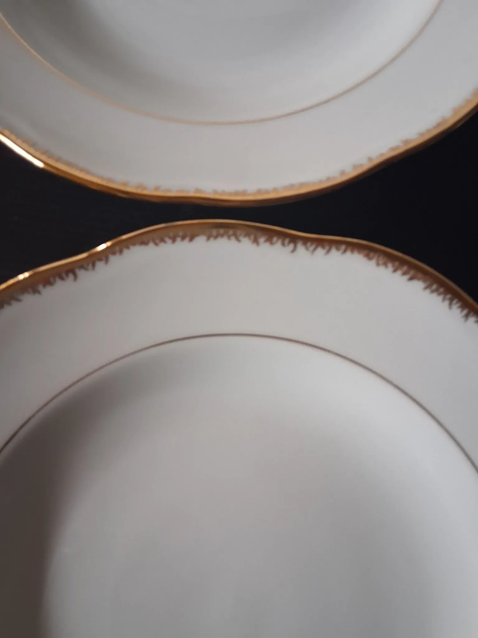 6 deep plates in porcelain from France SEr in very good condition.