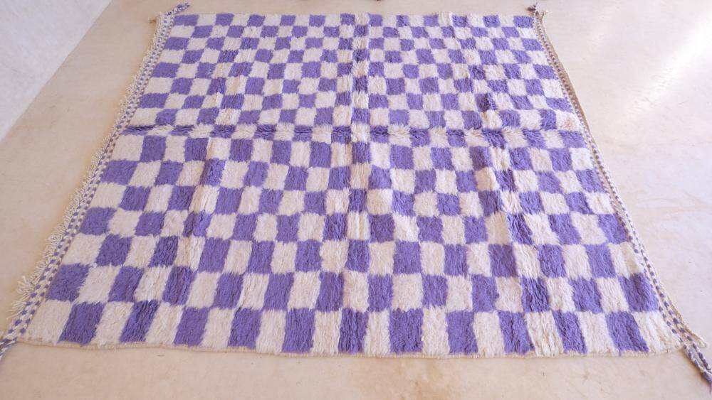 Purple and white checkered rug - 253 x 209 cm