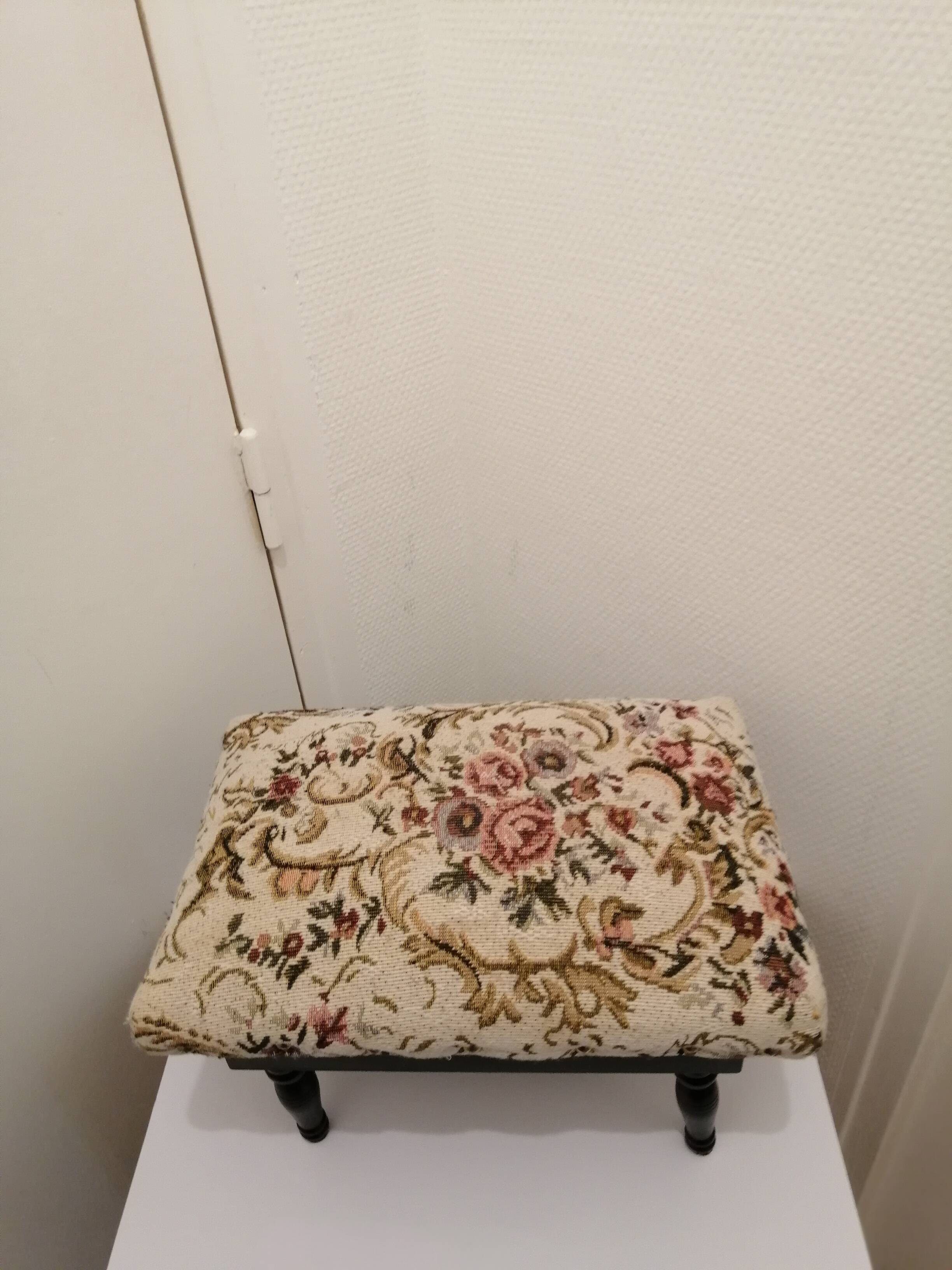 footrest in wood and fabric