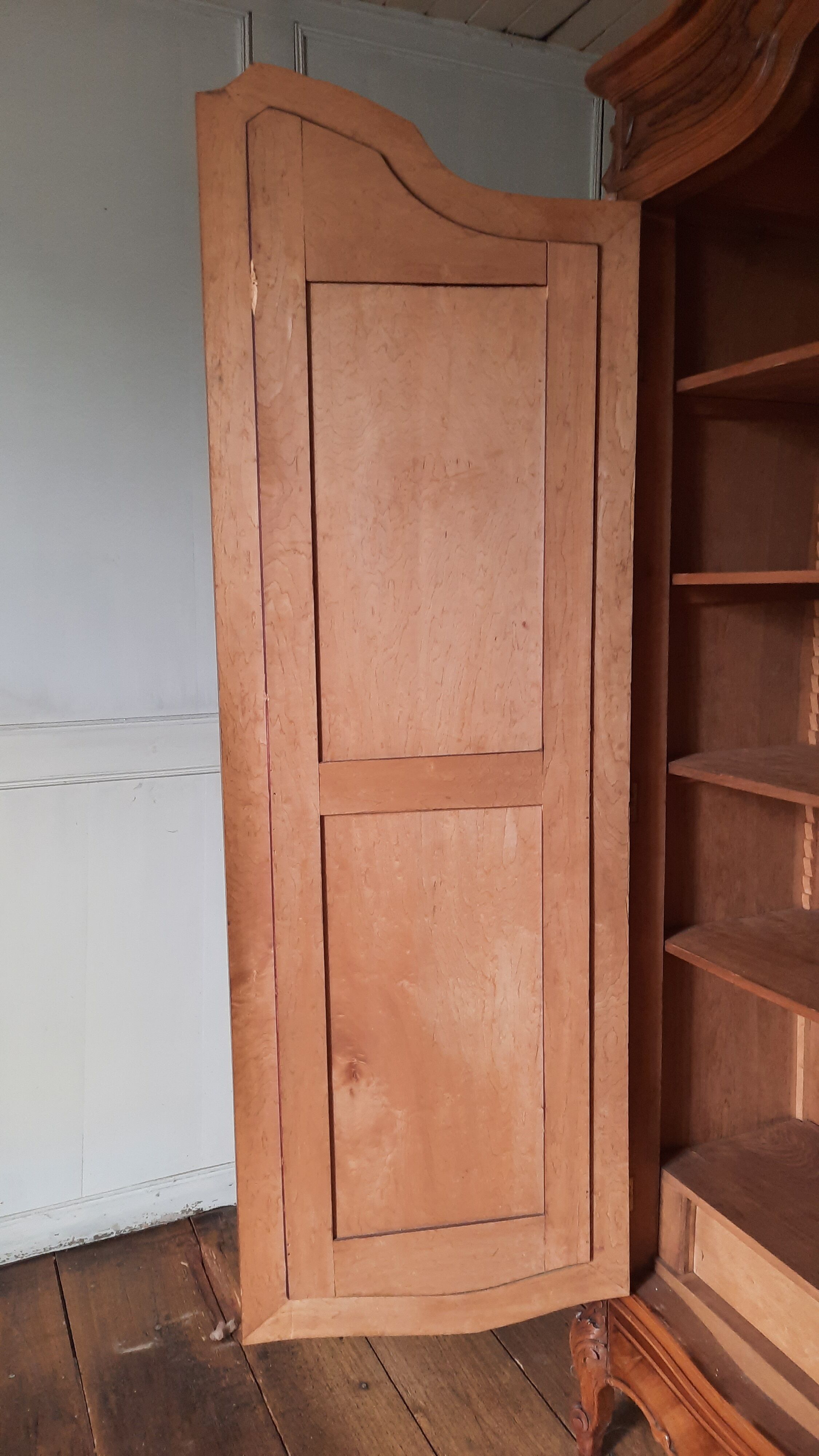 Armoire style louis XV rocaille