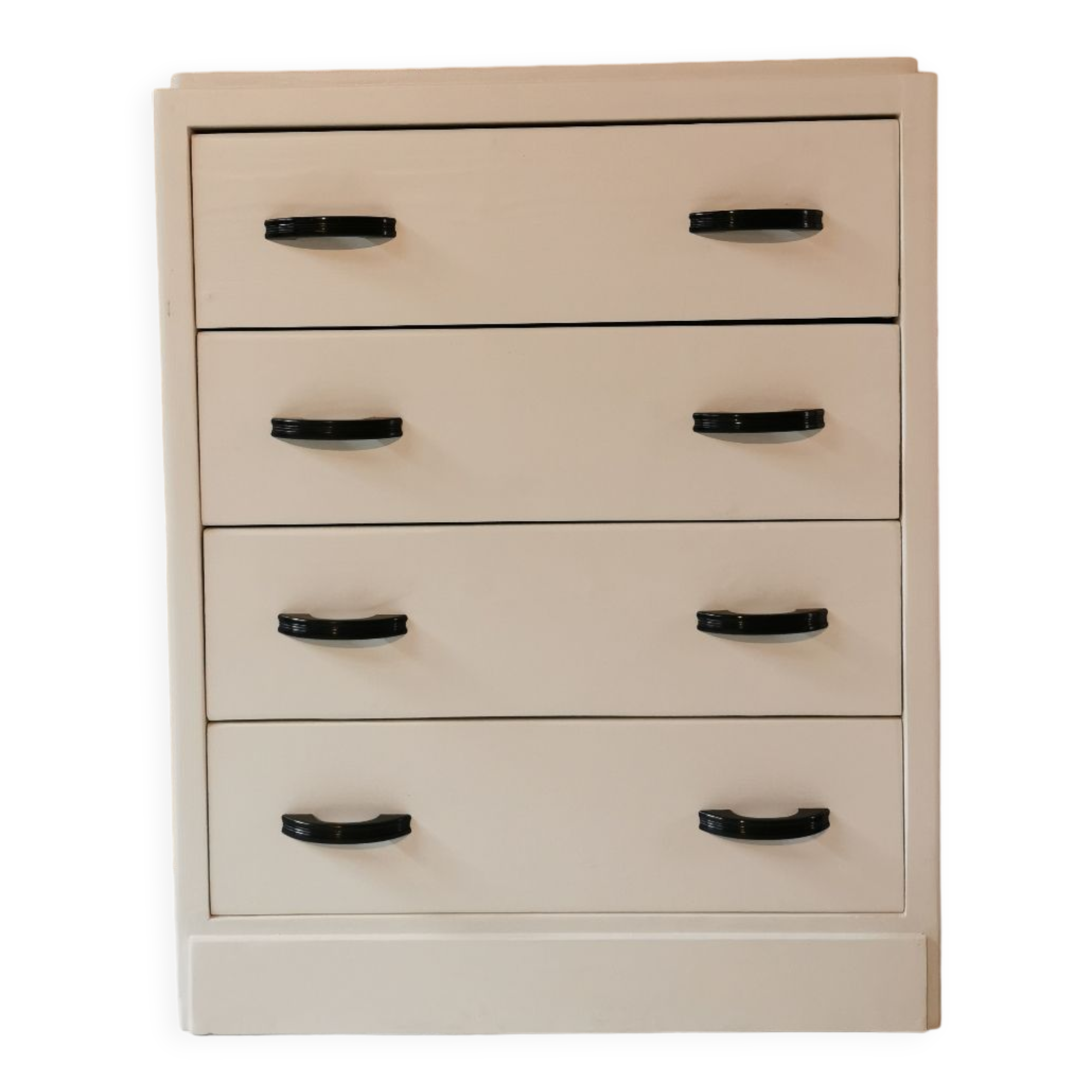 White chest of drawers
