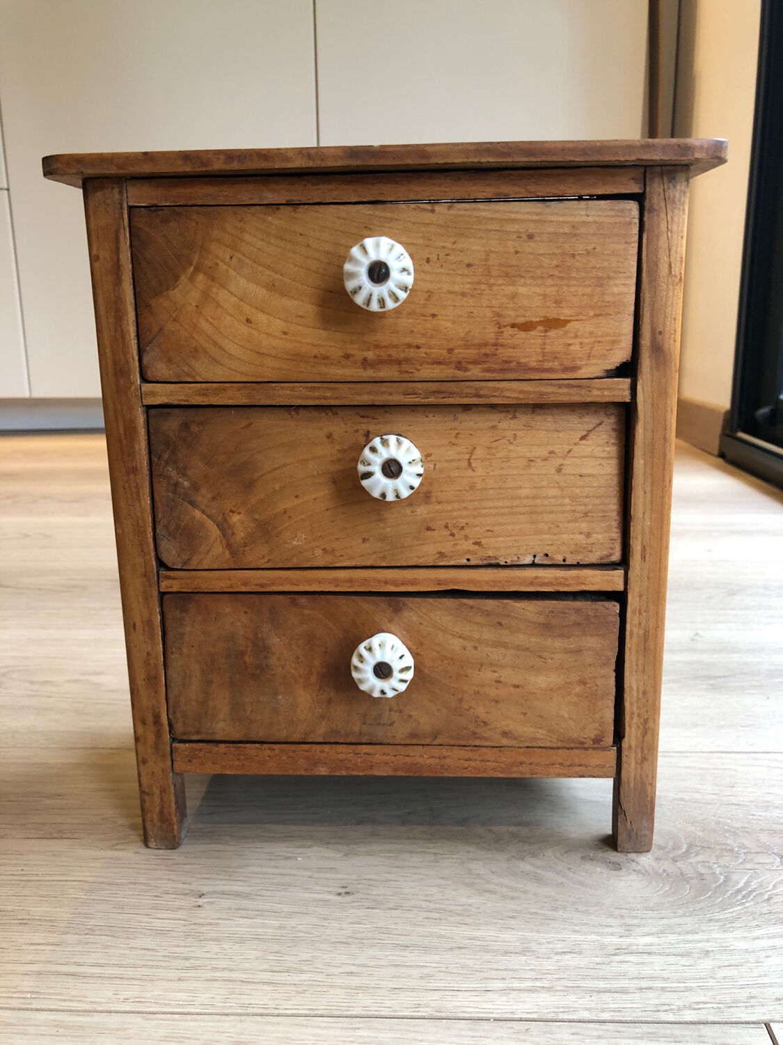 Night table 3 drawers in vintage wood