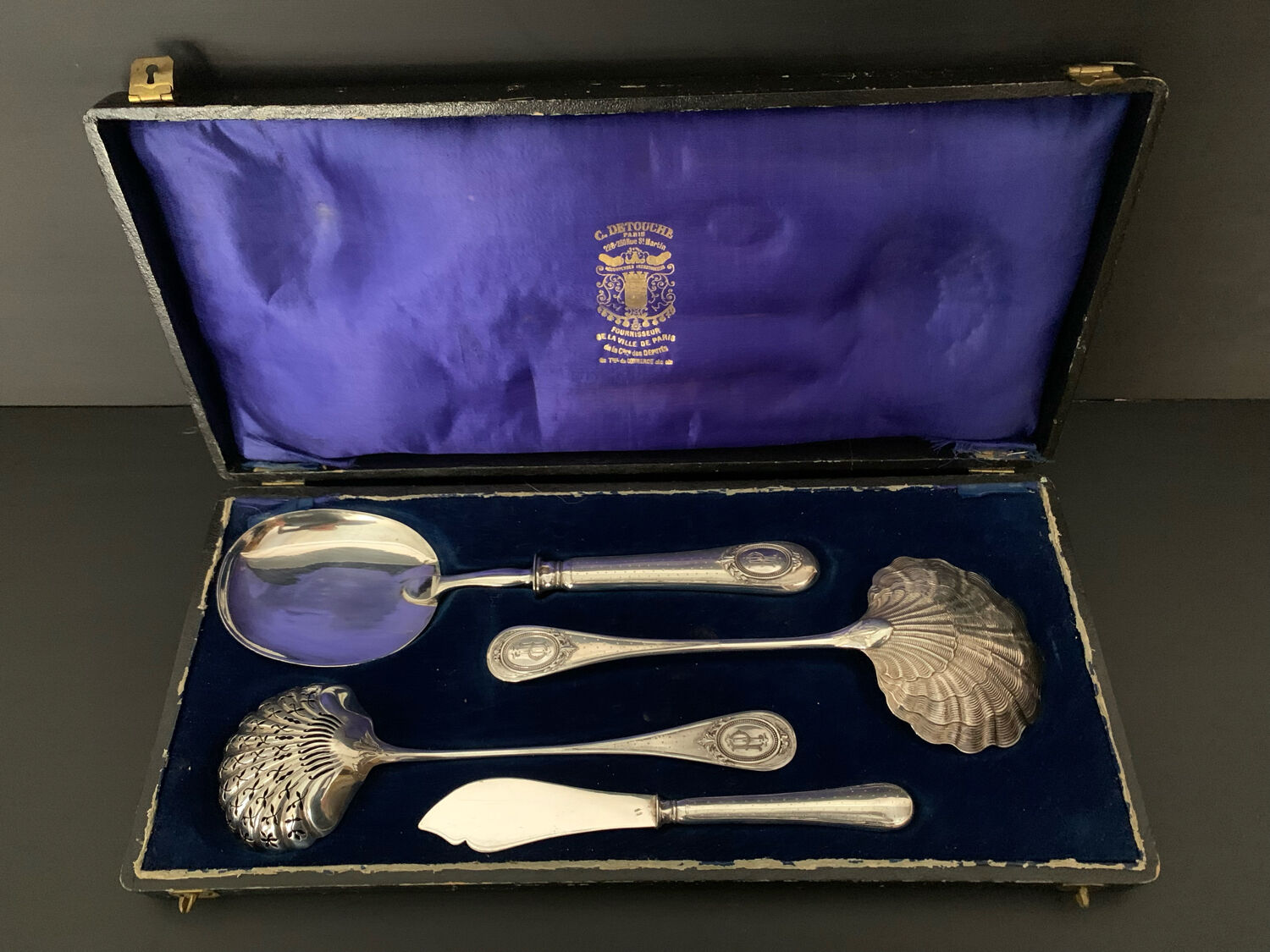 Cash dessert service