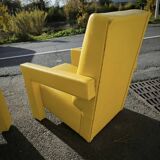 Paire de fauteuils en cuir jaune soleil