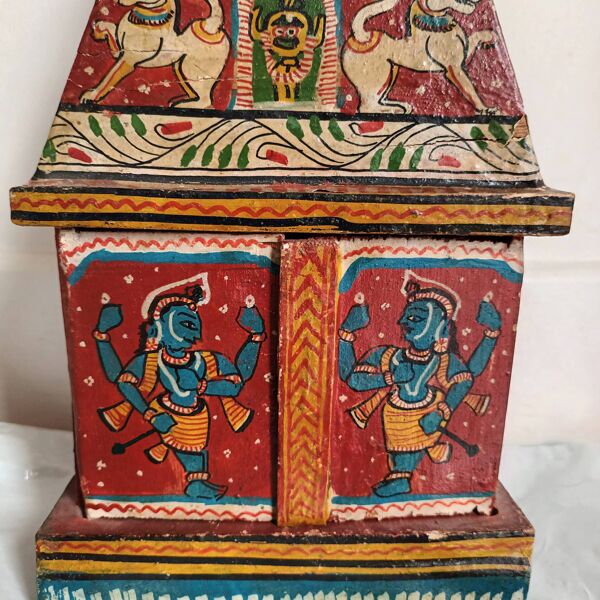 Temple indien en bois peint à la main