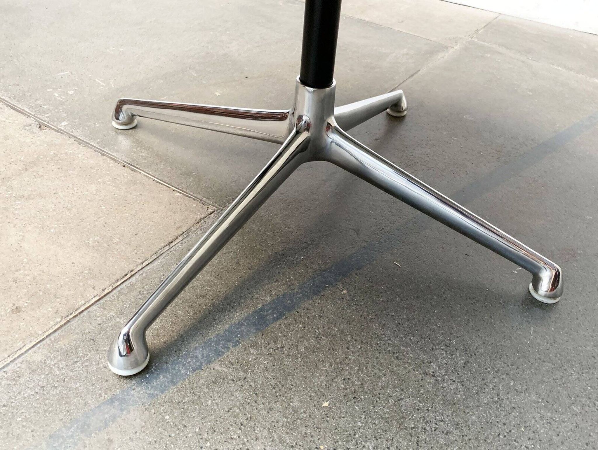 Table d'appoint du milieu du siècle par Charles & Ray Eames pour Herman Miller, années 1960