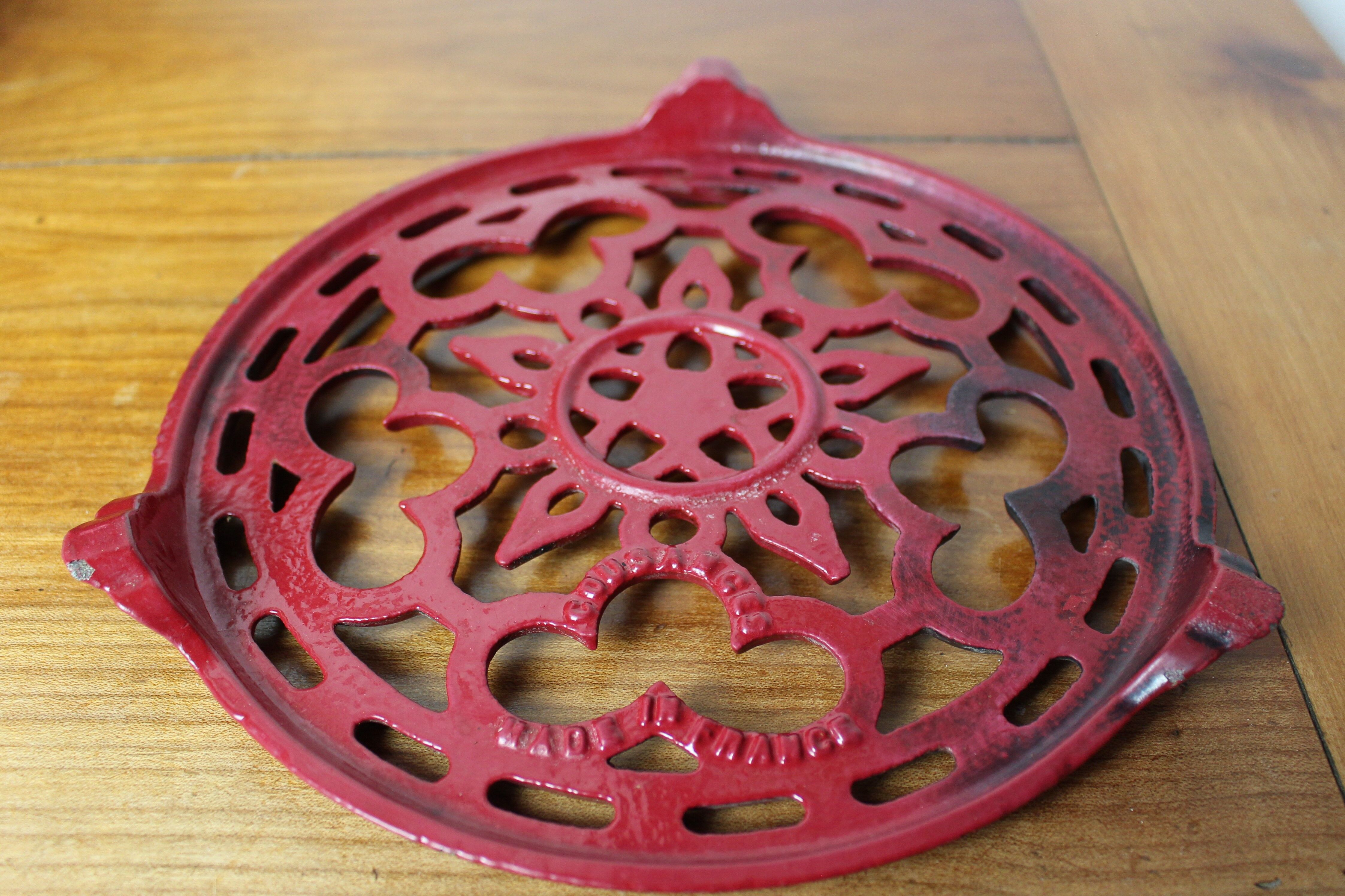 Enamelled cast iron flat