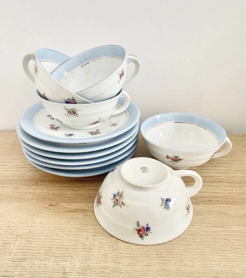 Porcelain cups