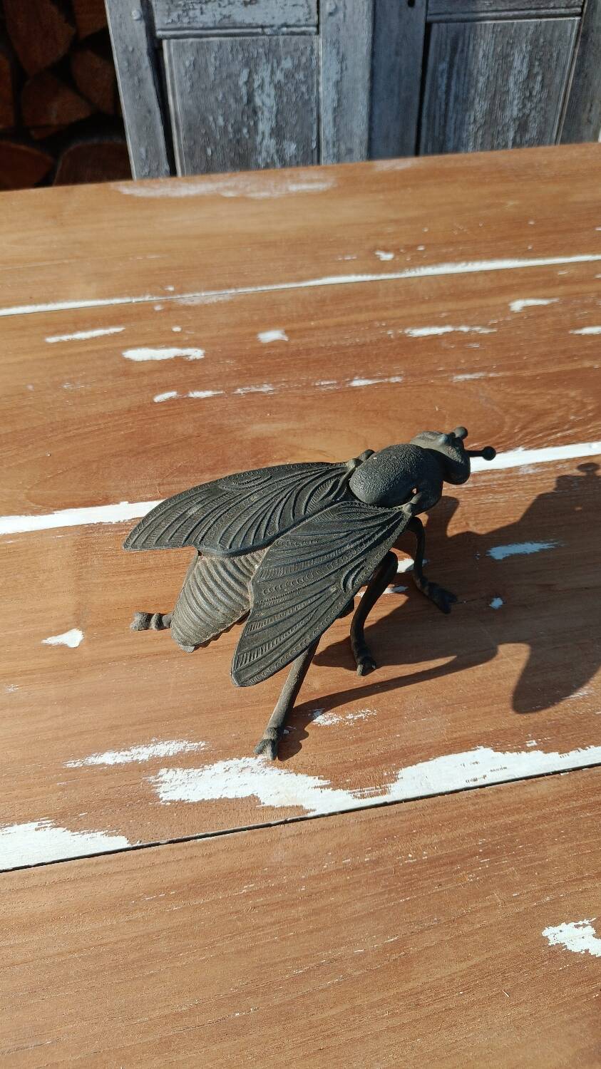 Metal fly ashtray