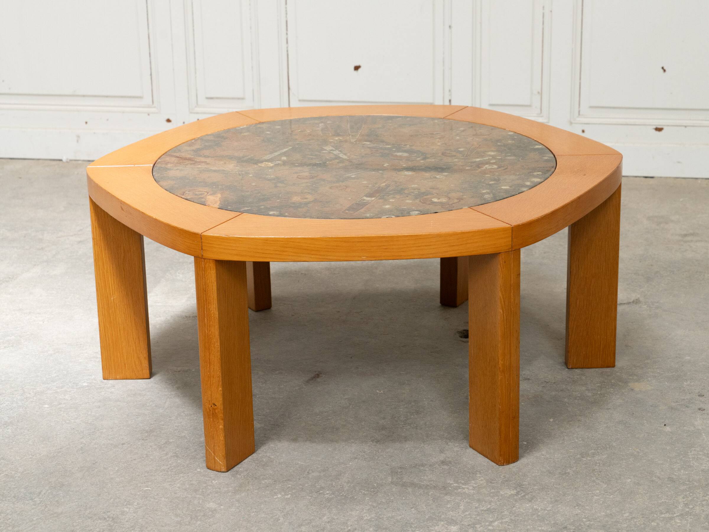 Table basse hexagonale en céramique plateau marbre