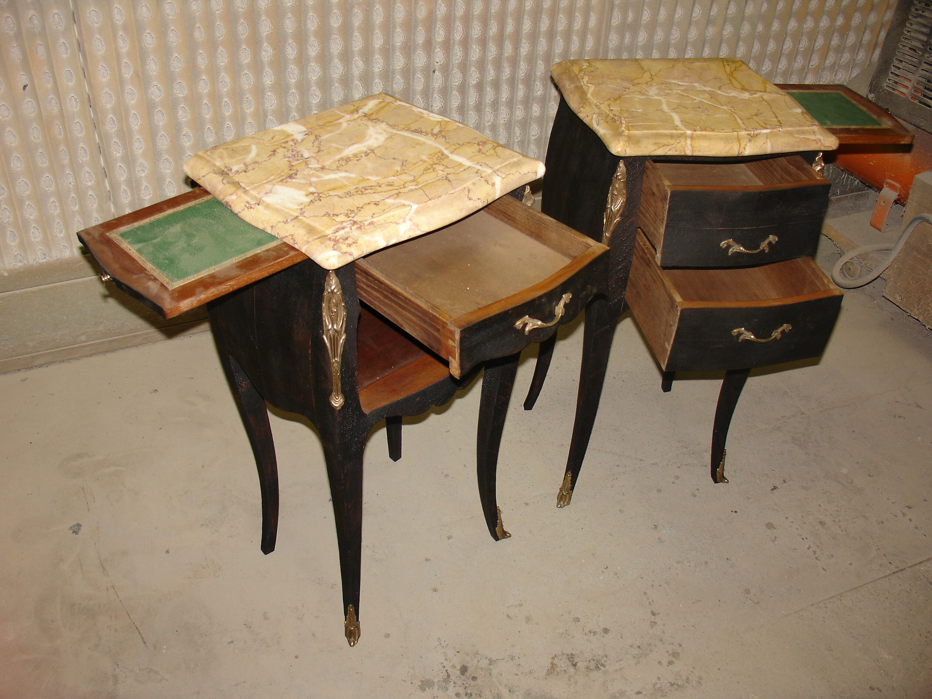 Paire de chevets de style Louis XV relooking Shou sugi ban