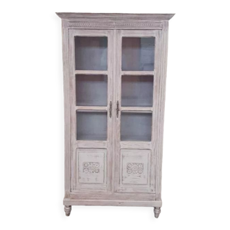 Old showcase