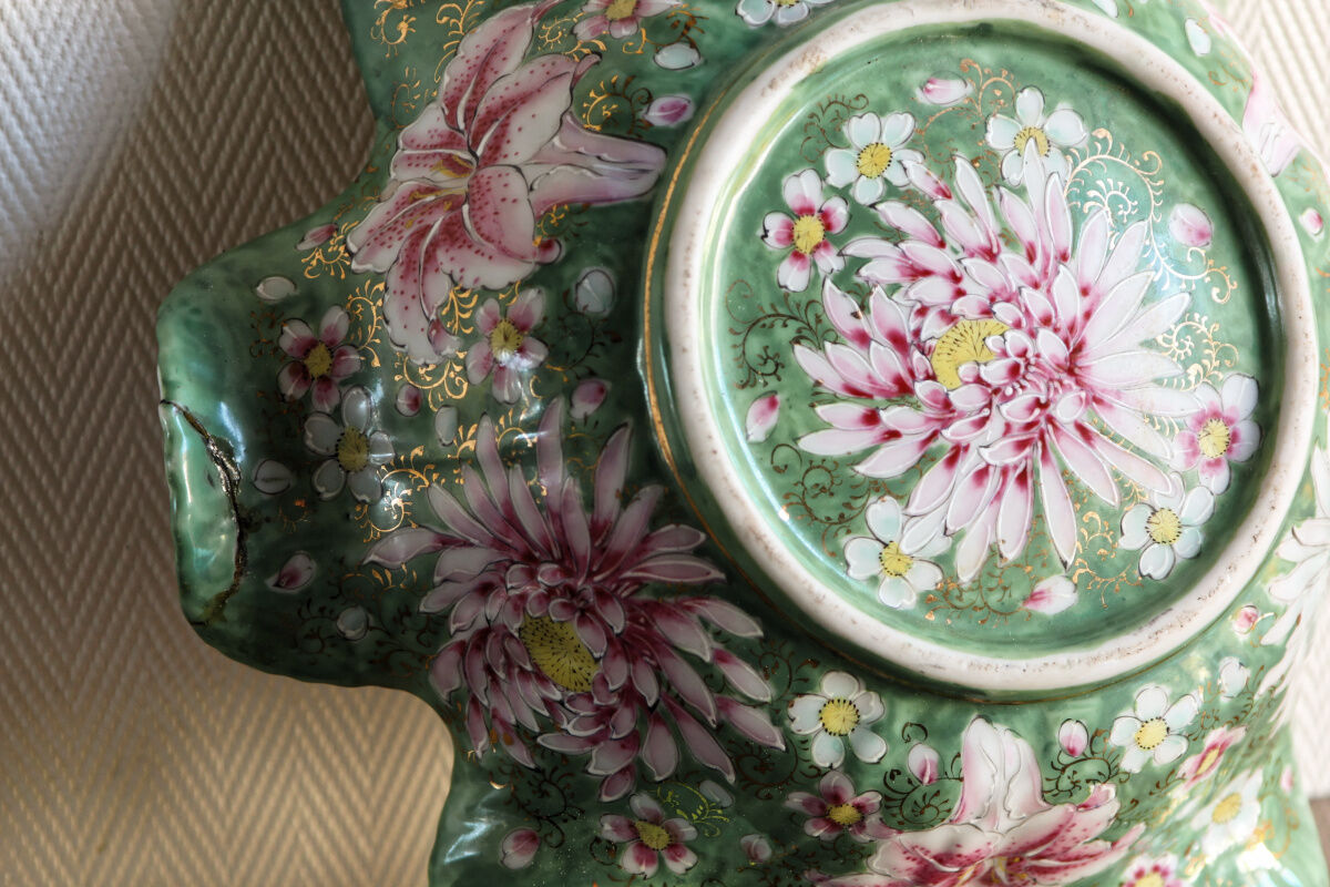 Polylobed earthenware salad bowl