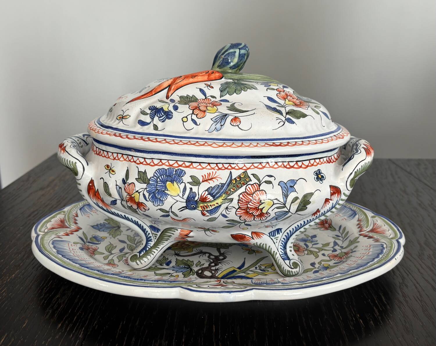 Moustiers Lallier set: soup tureen and matching 40cm dish