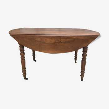 Oval table with flaps