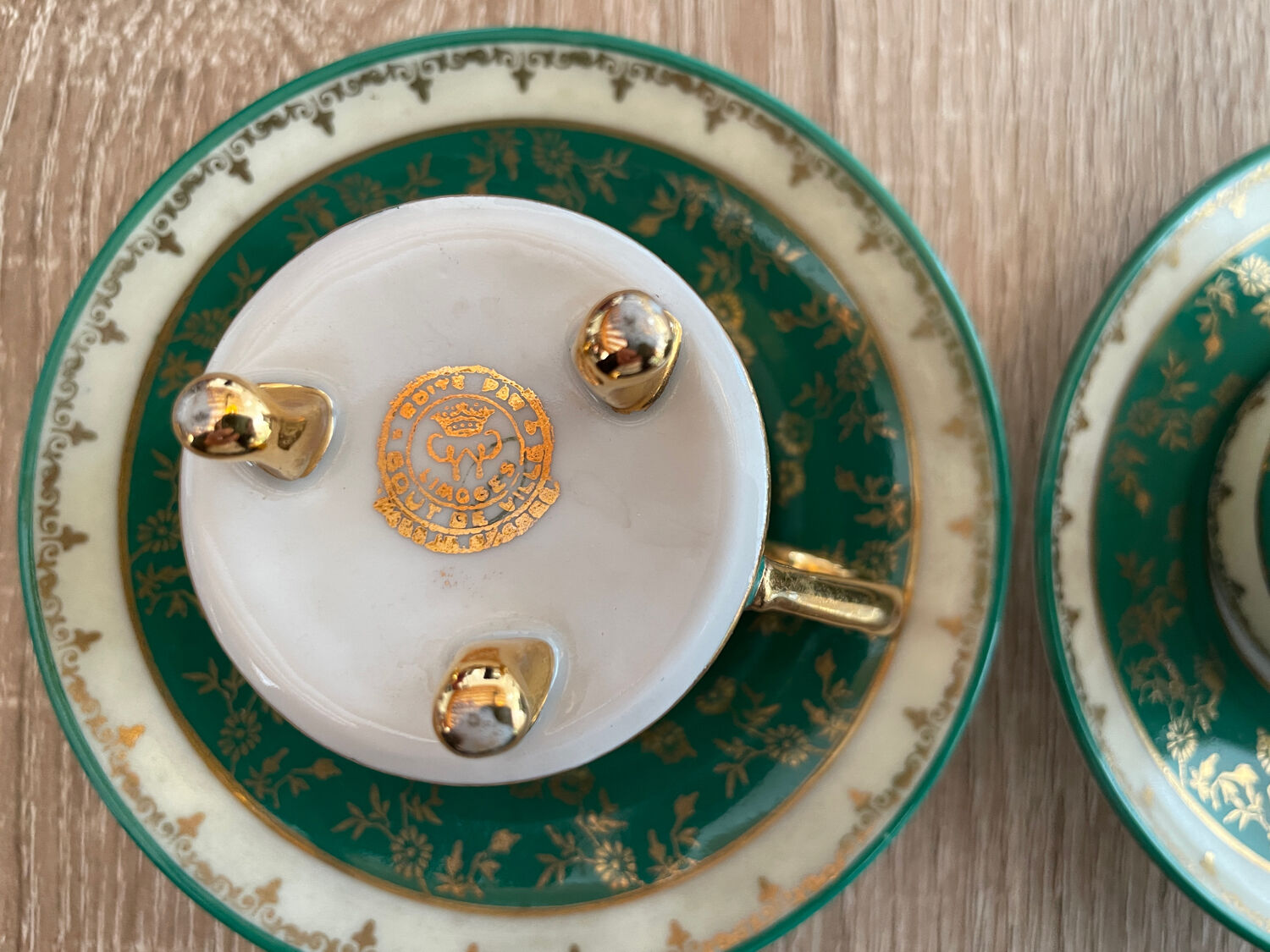 Deux tasses en porcelaine