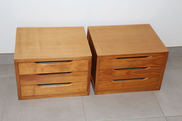 2 pine veneer bedside tables