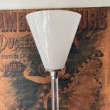 Lampe design unique d'Ingo Maurer. Lampadaire design M de Maurer. Verre à lait, fond transparent.
