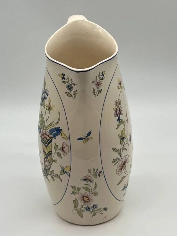 Longchamp toilet bag model Carquois. Height 35 cm.