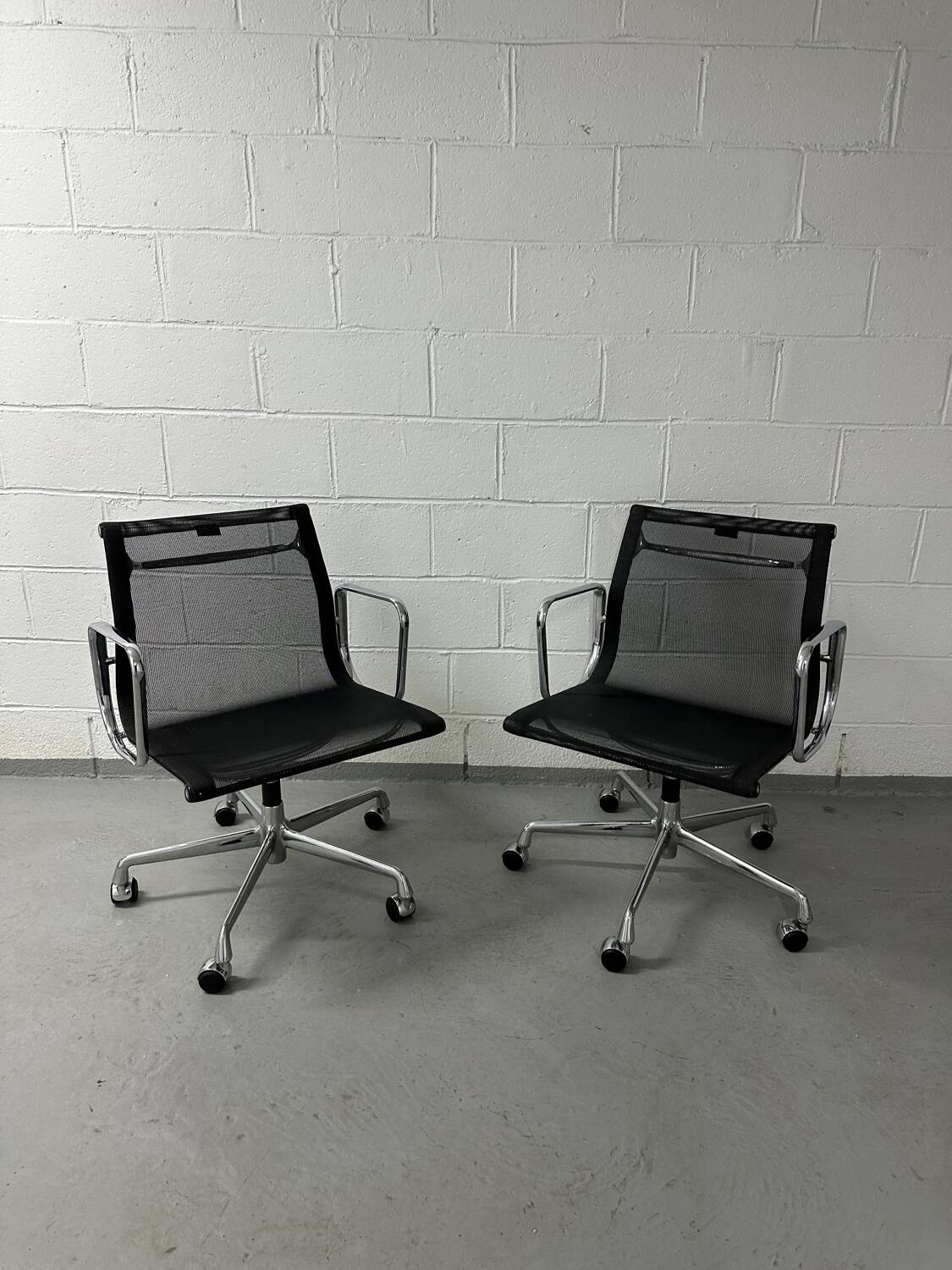 Office chair Eames Aluminum chair vitra