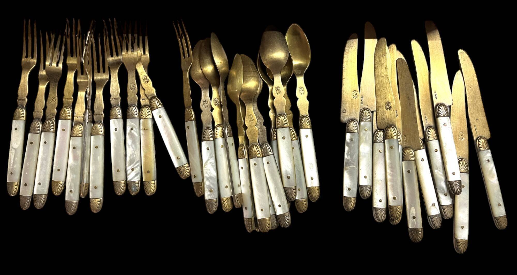 Tableware, 34 dessert cutlery sets with mother-of-pearl handles, early 20th century