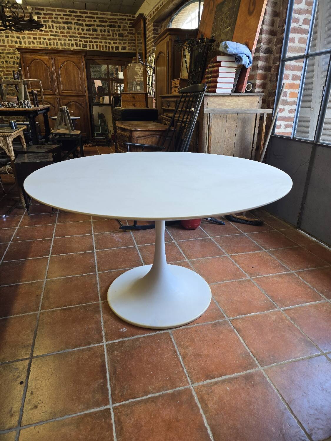 Tulip foot table from the 70s, 120cms in diameter