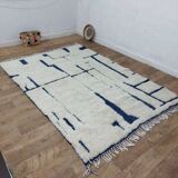 Tapis berbère marocain en laine écru et bleu – 283 x 188 cm