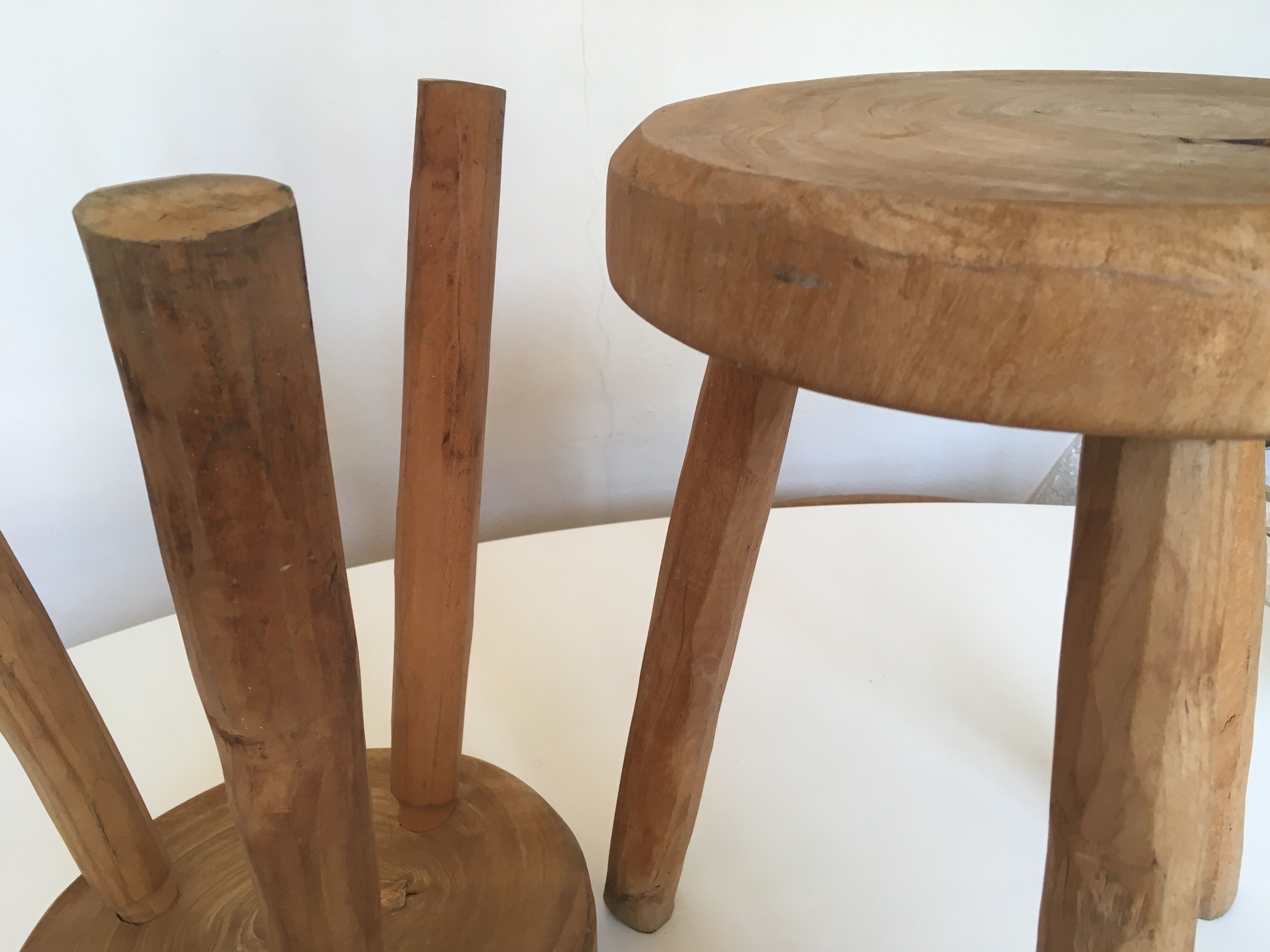 Pair of tripod stools of farm in raw Elm
