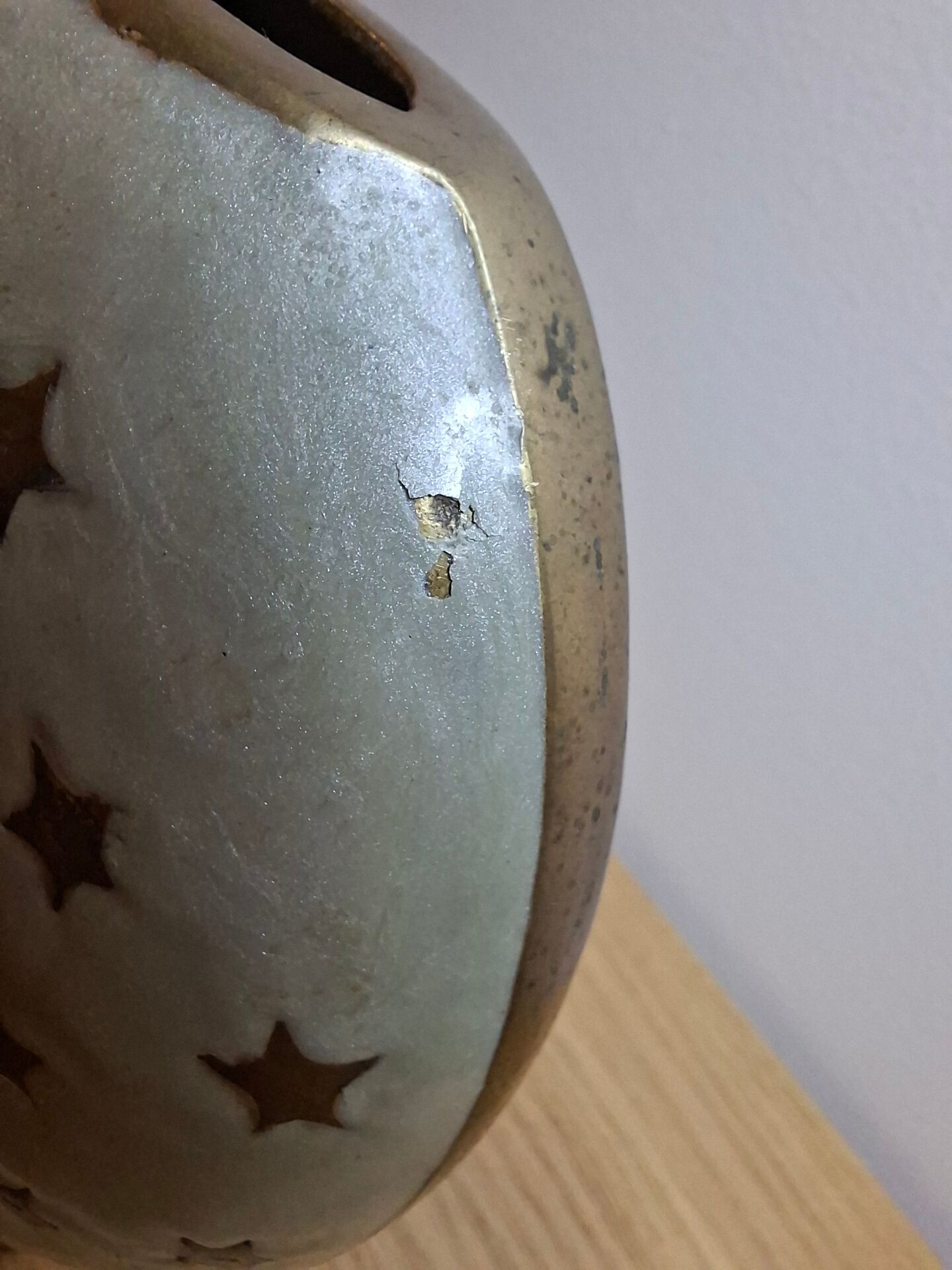 Small vintage soliflore vase in white enamelled brass with golden stars.