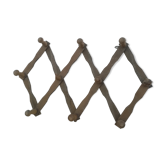 Wooden patères with braces