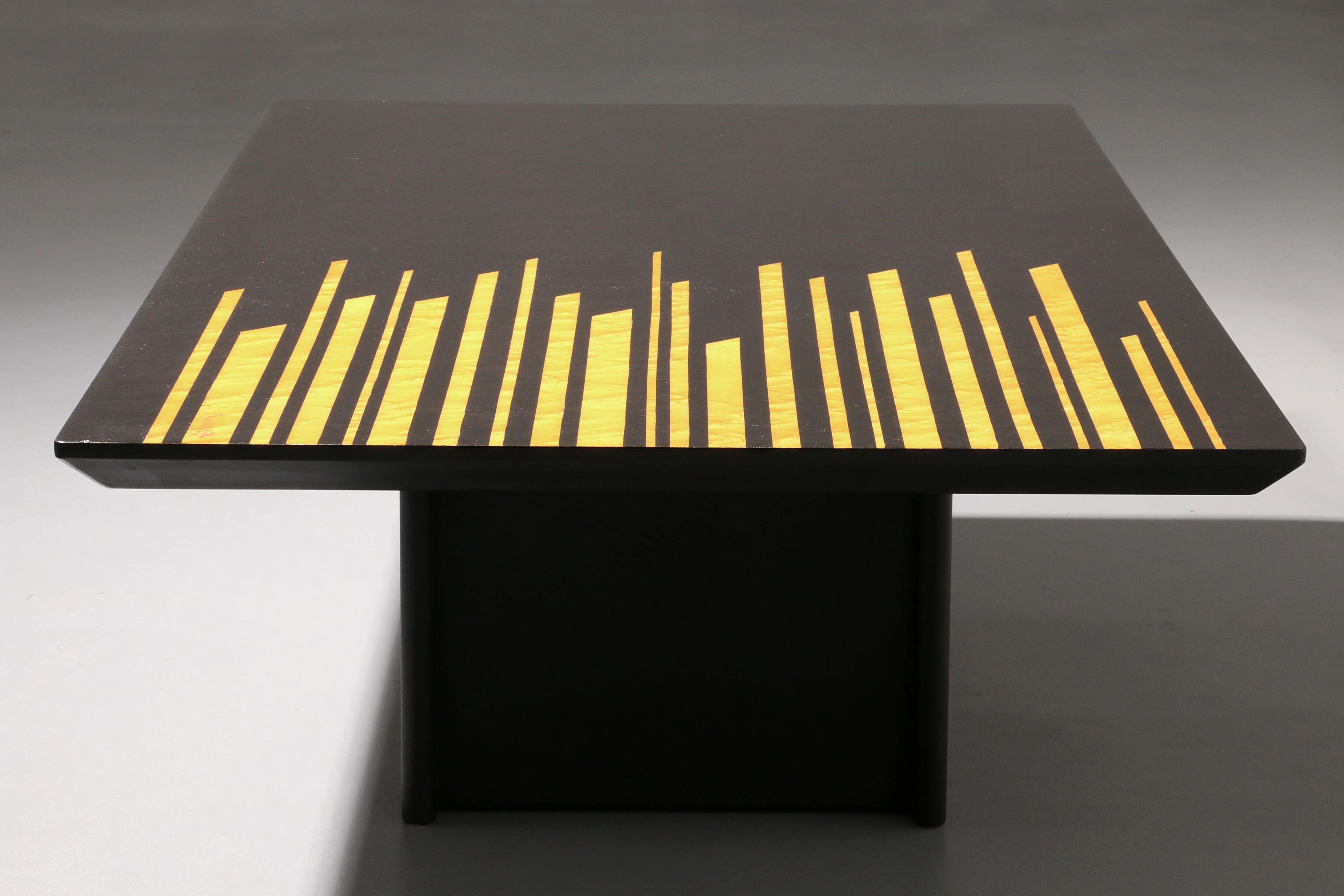 1980s Italian coffee table in black and yellow lacquered wood