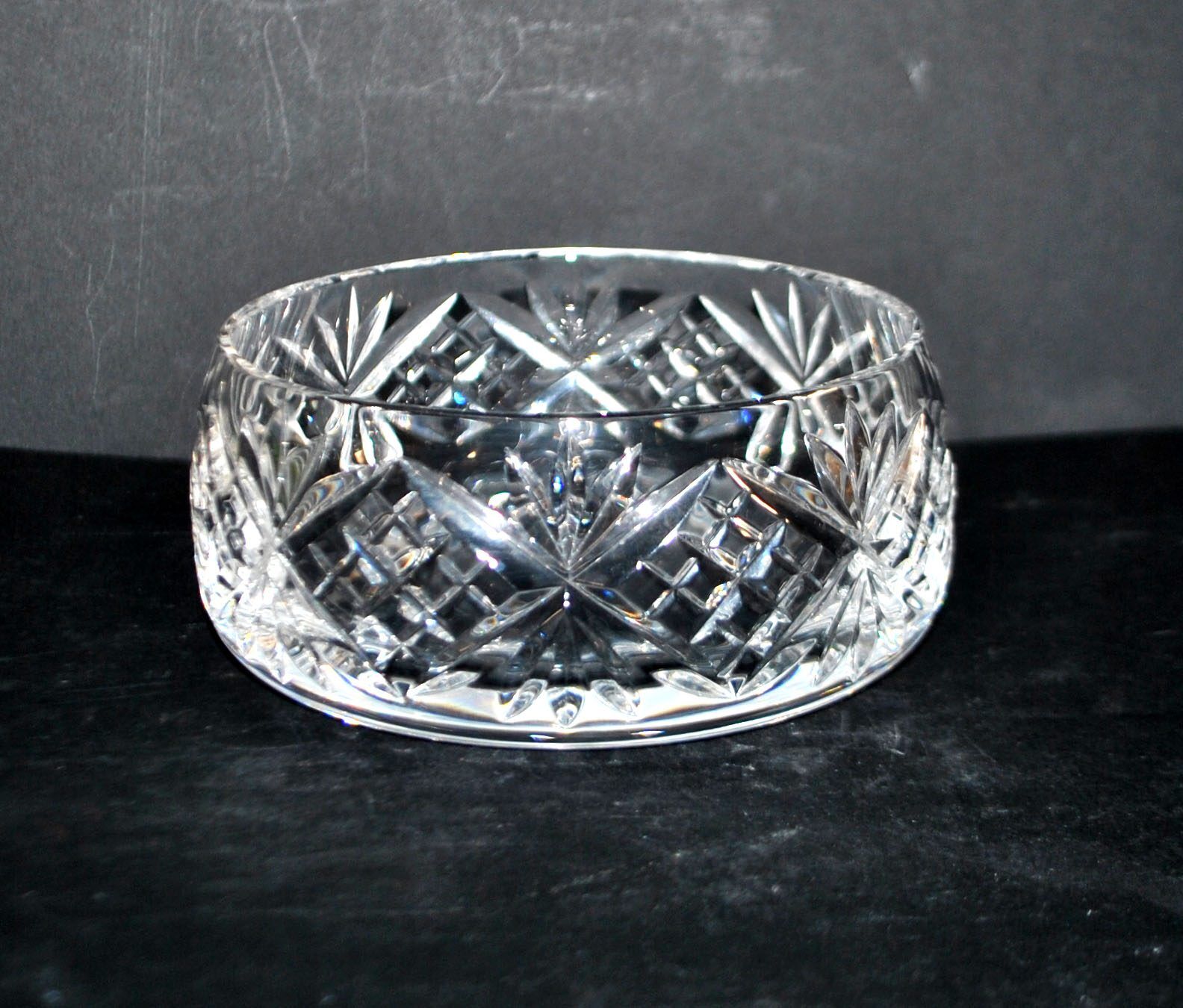 Saint-Louis bowl with whipped cream in cut crystal, signed.