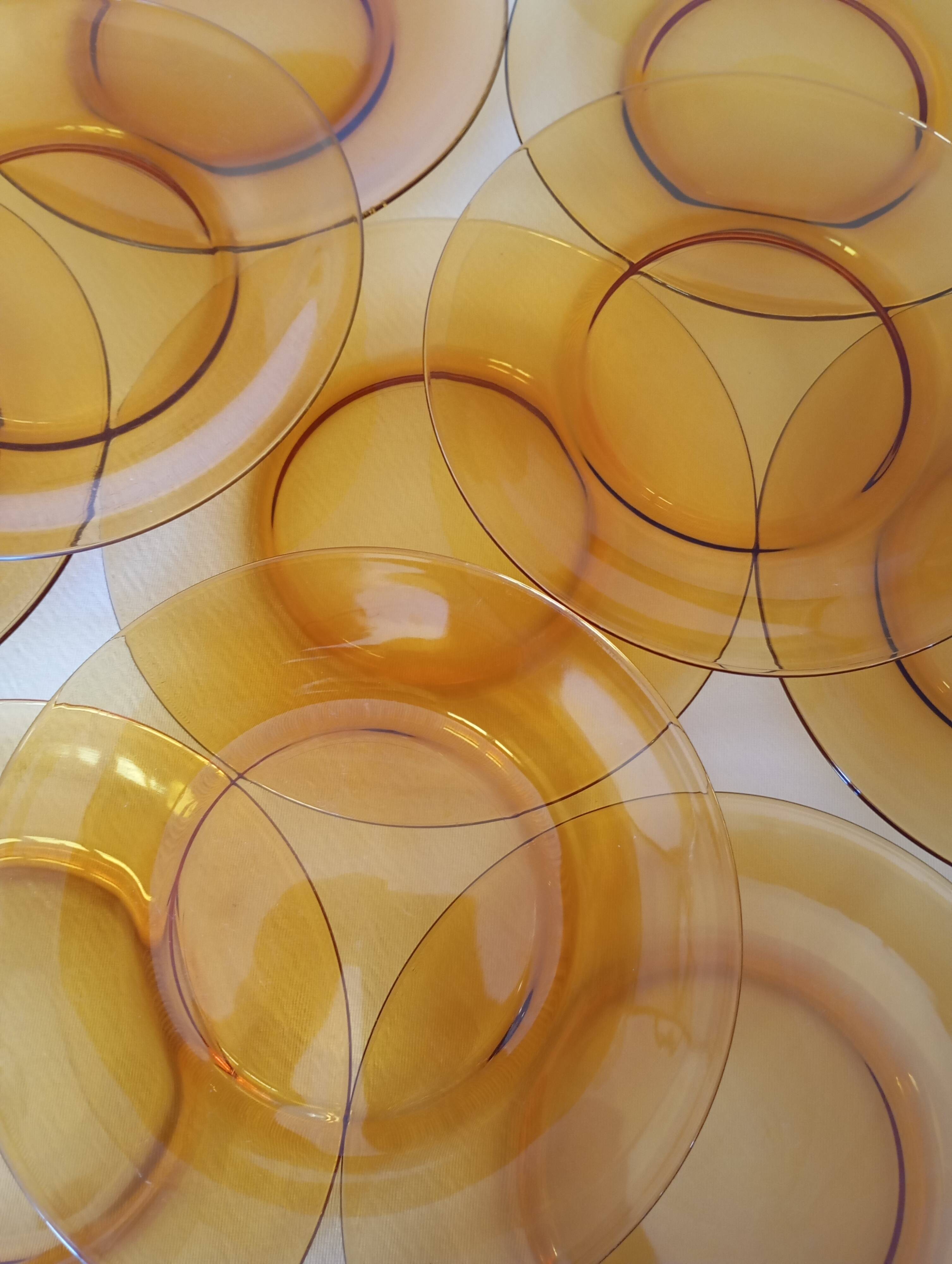 12 assiettes plates Vereco ambre