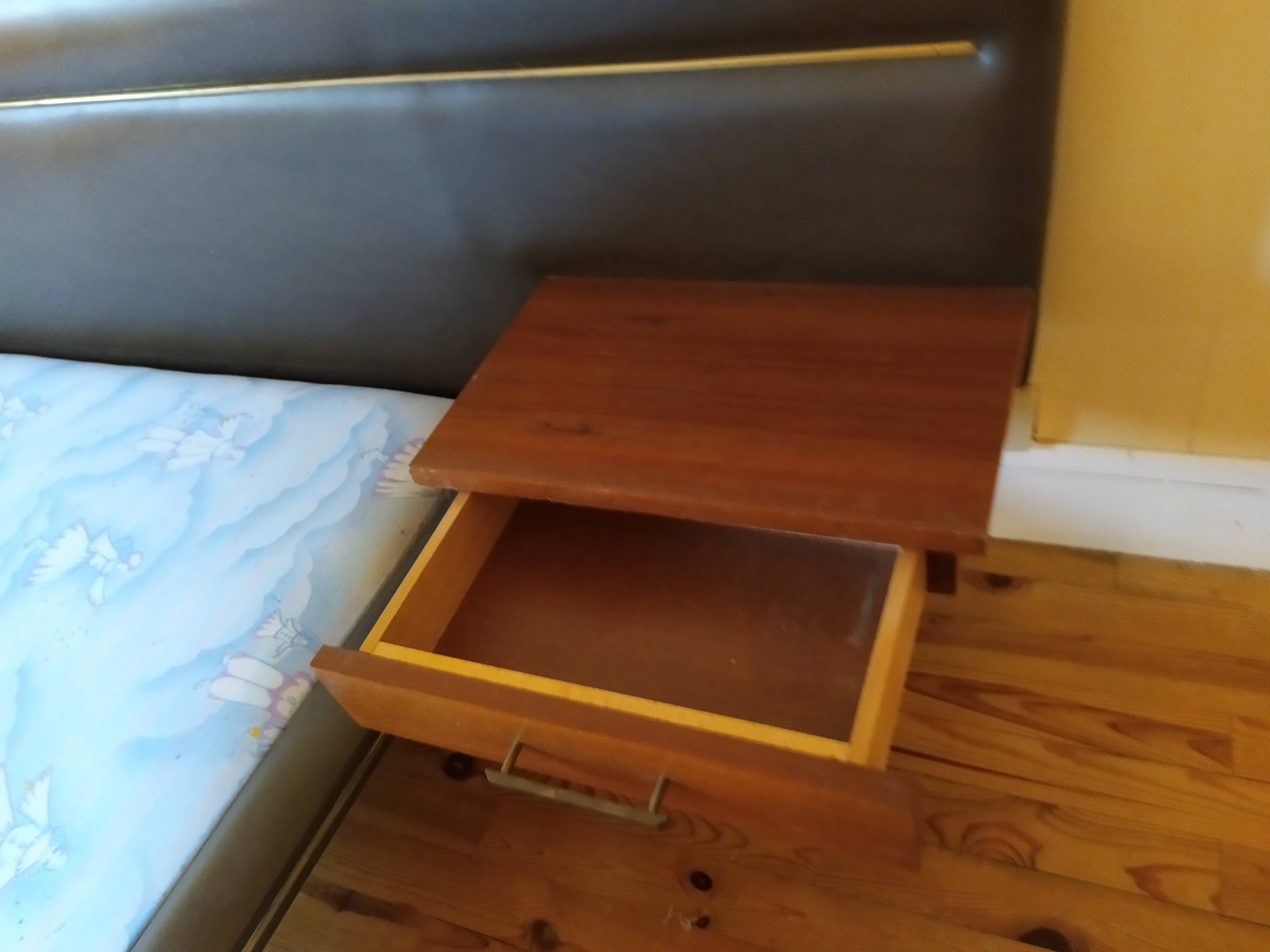 Vintage bed skaï