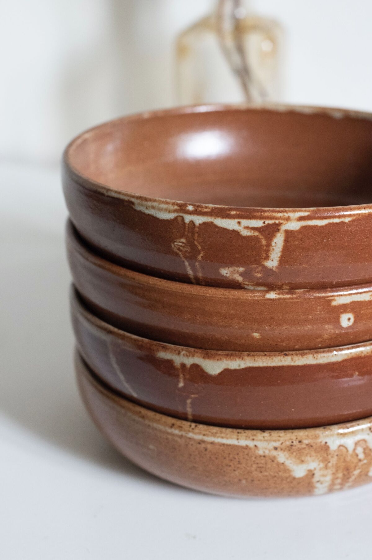 Set of 4 plates in sandstone of Saint Amand signed