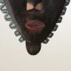 Masque mural en bois sculpté et peint