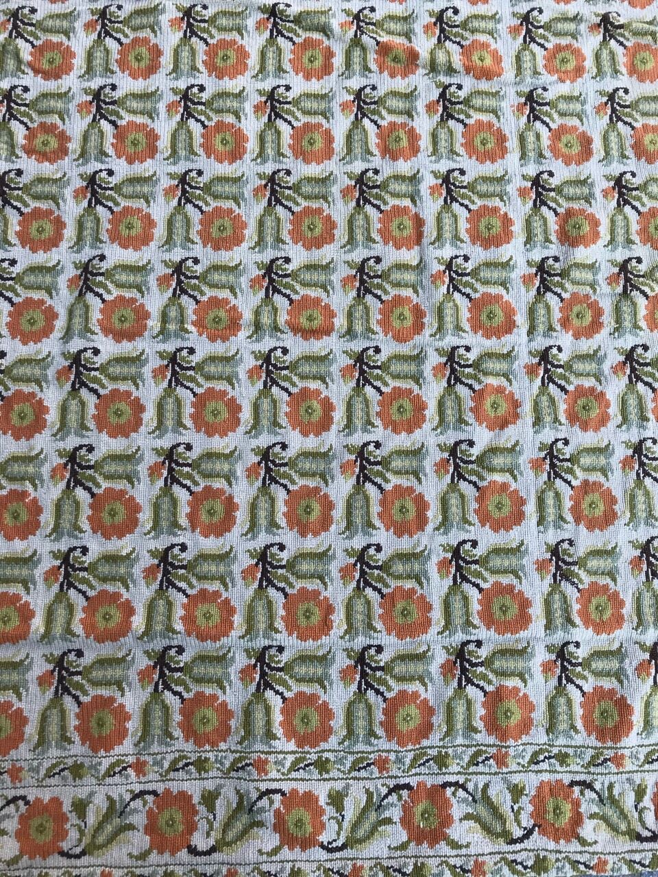 Vintage carpet with small dots 230x373 cm