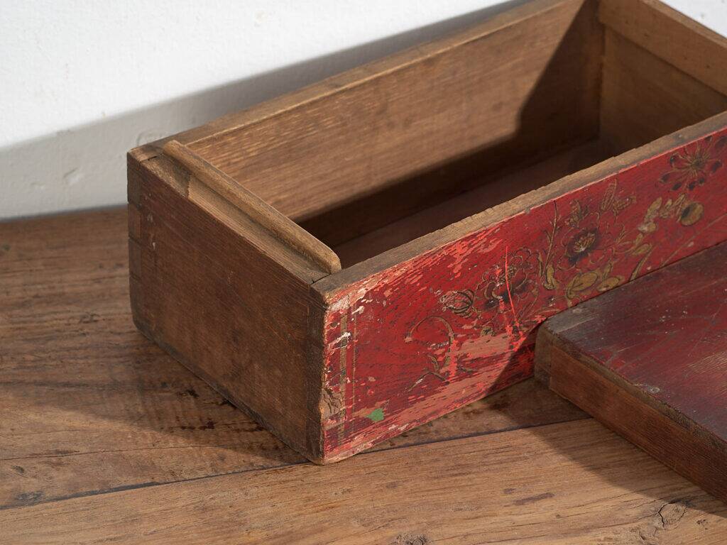 Ancient oriental chest in garnet red (circa 1900) #36