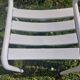 paire de chaises métal blanches, style Tolix
