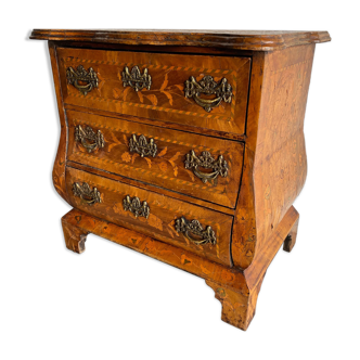 Dutch chest of drawers