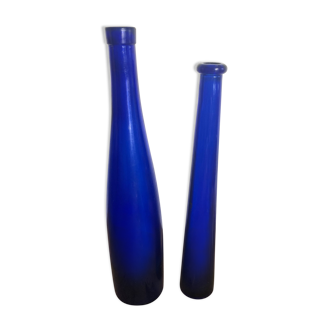 Duo de bouteilles bleues