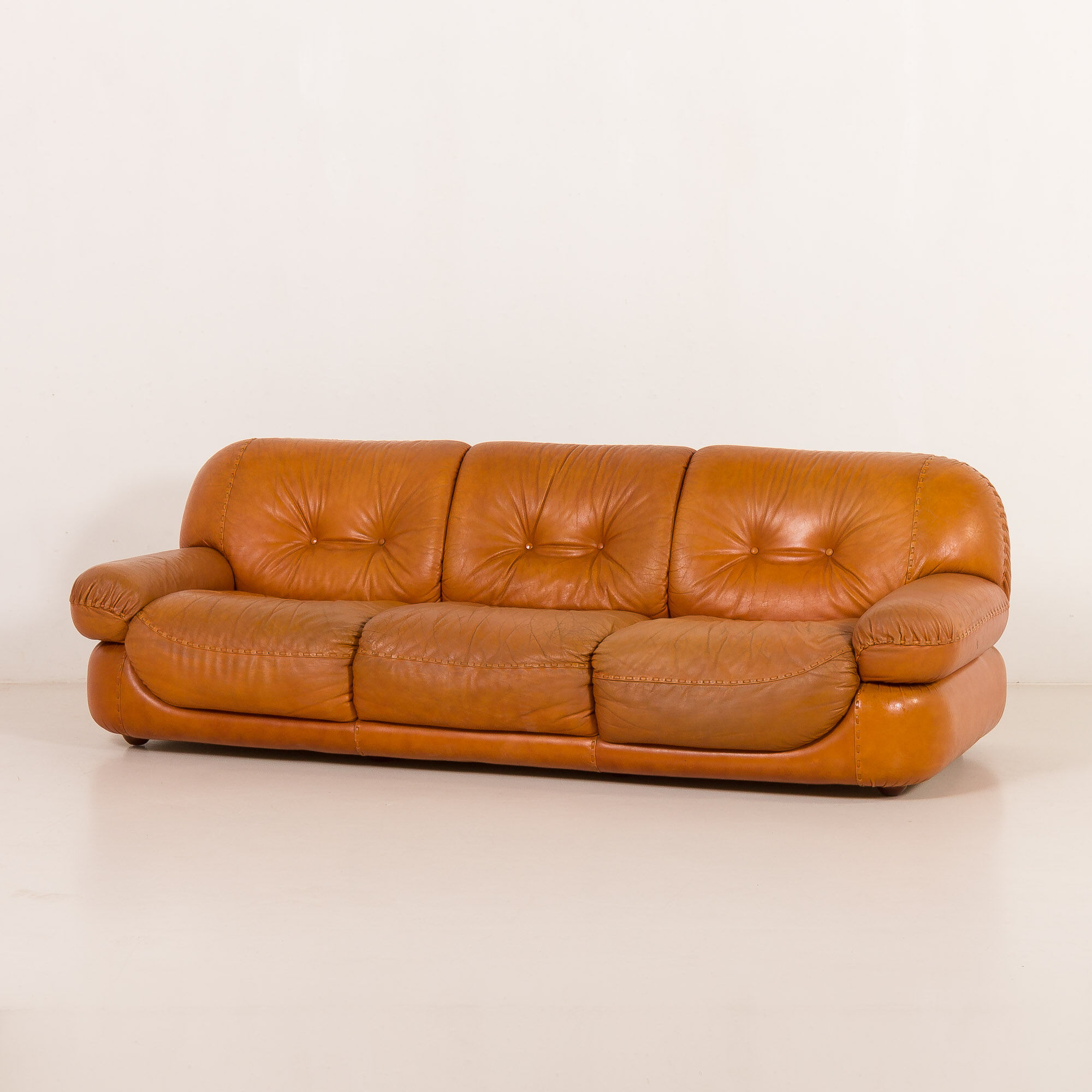 Mobil Girgi Sapporo leather sofa, 1970s