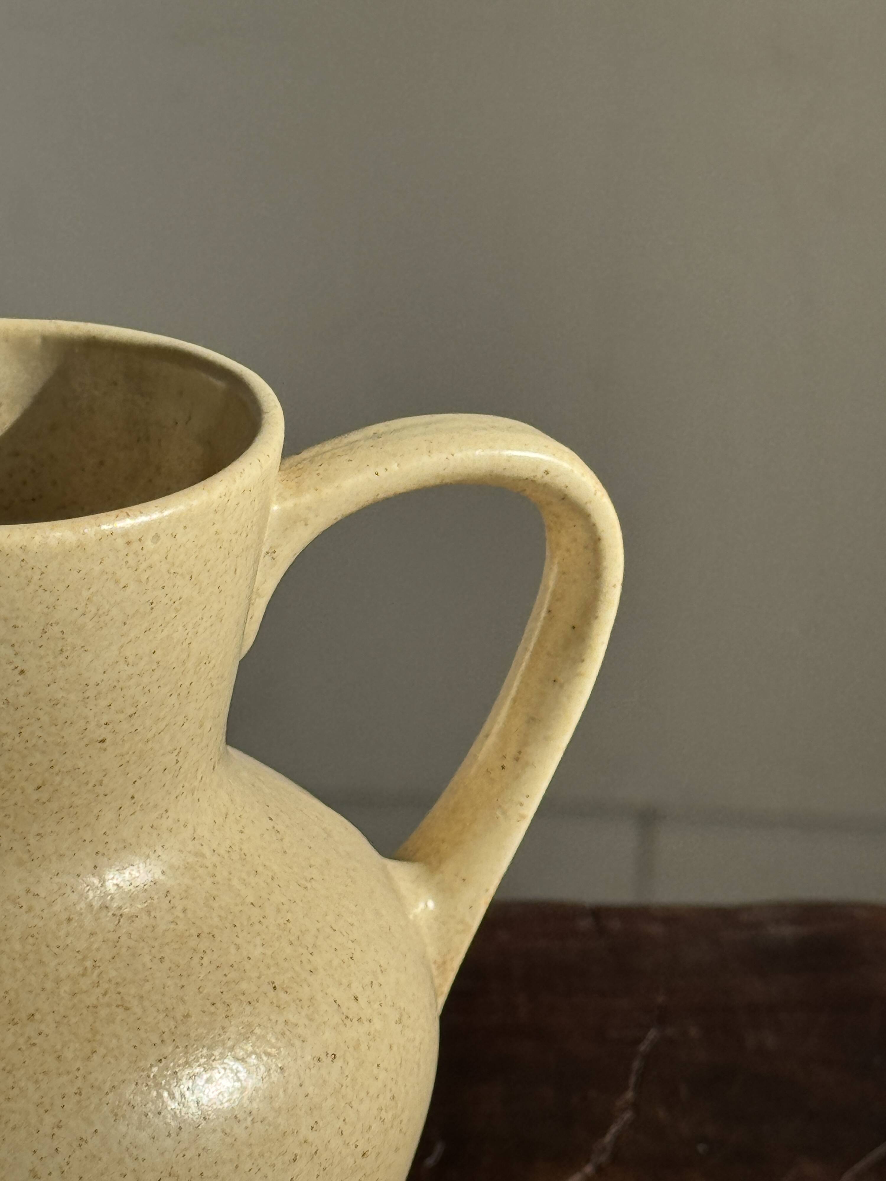 Small beige stoneware jug H14 L15