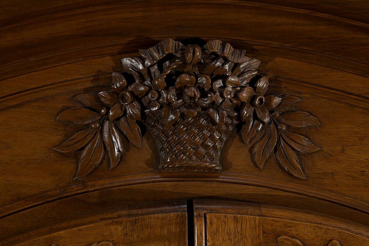 Walnut Display Cabinet, Louis XV Style – Late 19th Century