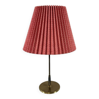 Lampe de table en laiton avec abat-jour plié années 1950